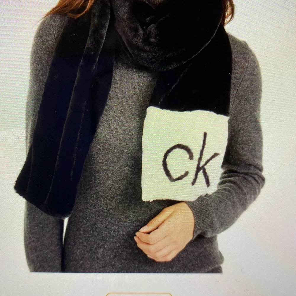 NWOT Calvin Klein - Unisex black/cream faux fur long scarf with CK logo